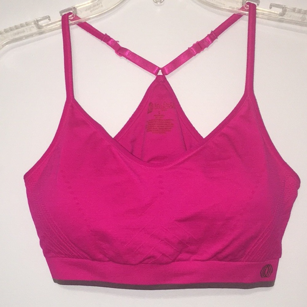 😁 Hot pink sports bra 🌈